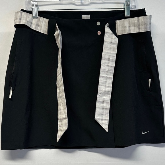 Nike Dresses & Skirts - Nike Golf Dri-Fit Black Skirt with Plaid Belt